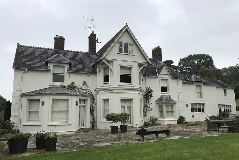 Exterior decoration near Warwick